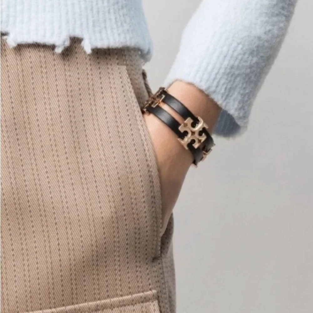 Tory Burch Black Leather Serif bracelet - Picture 2 of 5